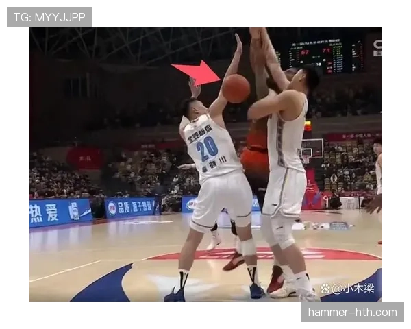 为什么看似轻微的犯规会被判罚？裁判的犯规判定标准解析