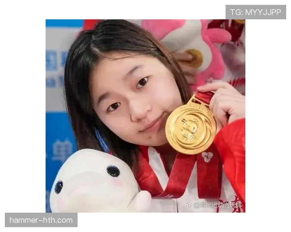 全红婵今天又瘫在沙发上，怎么看都不像刚拿世界冠军的人啊！