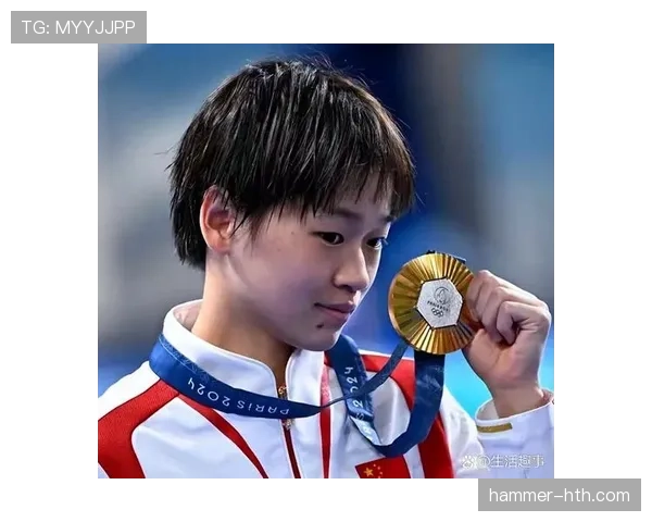 全红婵回家路上还在啃馒头，网友翻出她训练时的伙食表直接看傻